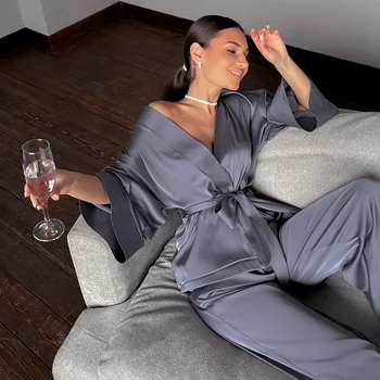 Mājas Tērps Sievietēm Sleepwear Zaudēt Izlīdzināšanu Bikses Trīs Ceturtdaļu Piedurknēm Satīna Drēbes Komplekti, Peldmētelis Mājas Valkāt Modes 2021