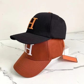 Ir 2021. Jaunu karstā pārdošanas Aprīkots Cepures Modes beisbola cepurītes HERMAS zīmola norādīja cepures vasaras ikdienas cepures vīriešiem un sievietēm