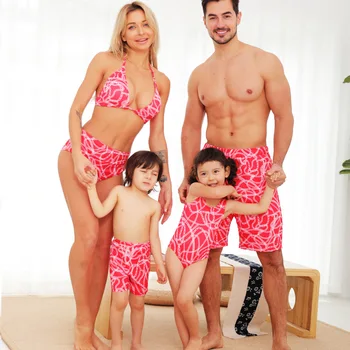 Ir 2021. Ģimenes Saskaņojot Tērpiem Māte Meitu Peldkostīmi, Sieviešu, Bērnu Meitene Bikini Tēva Dēls Pludmales Šorti
