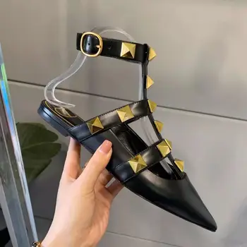 Norādīja kniežu sandales 2021. gada vasarā jaunu Baotou vārdu sprādzes augstiem papēžiem dāmas dzīvoklis pusi čības, sandales