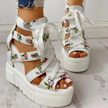 Ir 2021. karstā pārdošanas sieviešu vasaras sandales ziedu ķīlis papēži pāri-tie paaugstinātu modes ikdienas apavi dāmas vairumtirdzniecība