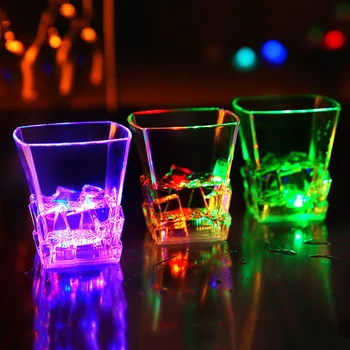 LED Flashing Krāsa mainās Ūdens Aktivizēts Alus Viskijs Cup Krūze Puse Bāra Piederumi jauki